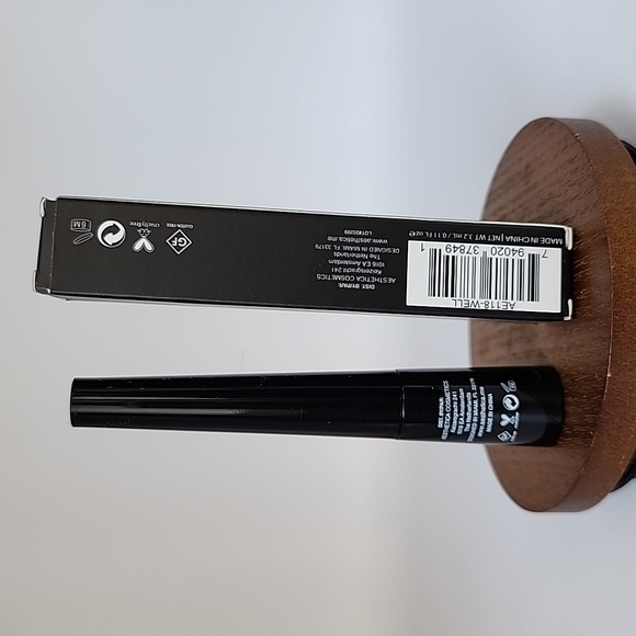 Aesthetica Liquid Eyeliner - Black - Picture 6 of 11